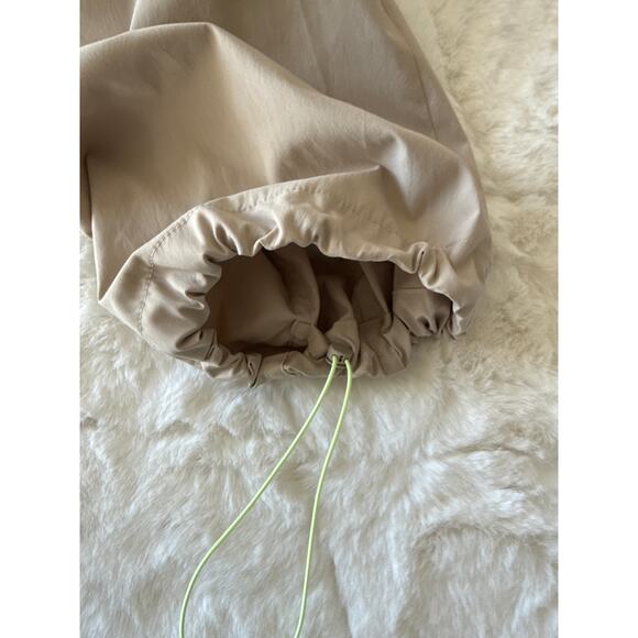 NWOT Athleta Cascade High Rise Cargo Poplin Pant Womens Size XL Beige - Picture 12 of 12